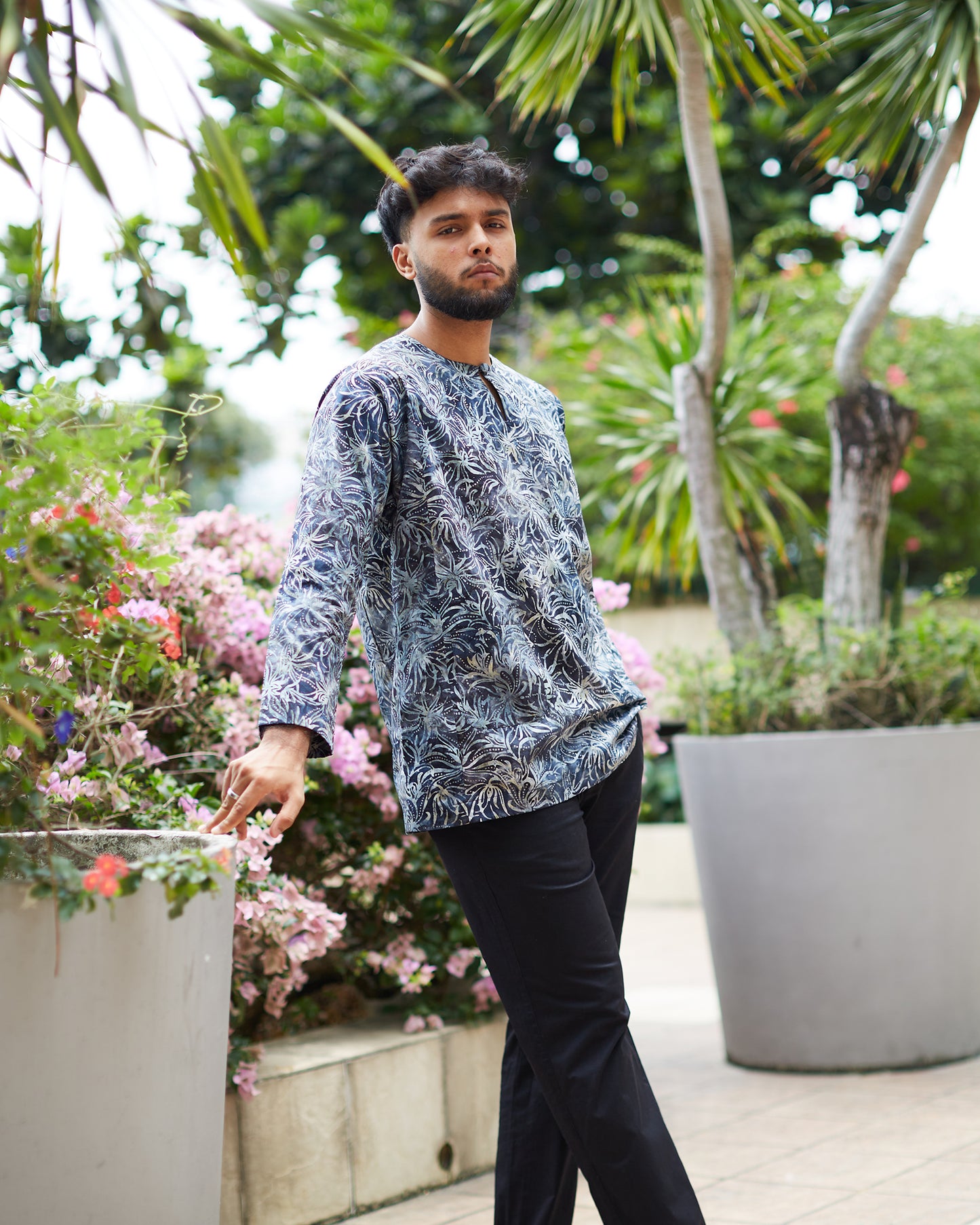 Men: Flowerdot Top (Navy)