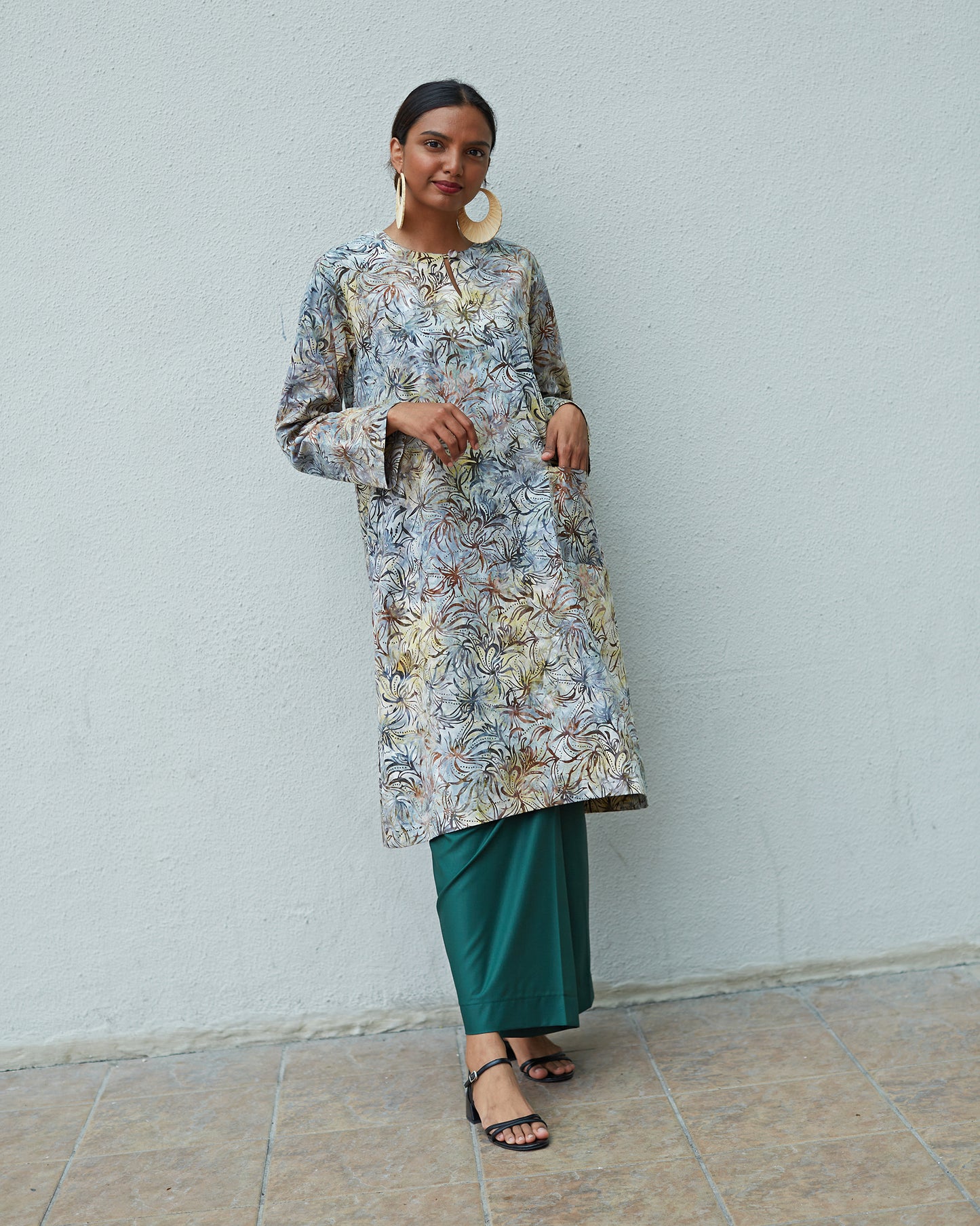 Women: Flowerdot Kurung (Light)