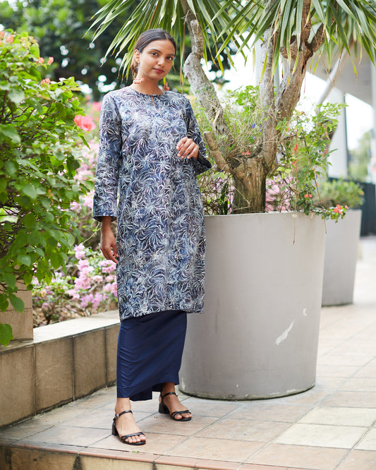 Women: Flowerdot Kurung (Navy)